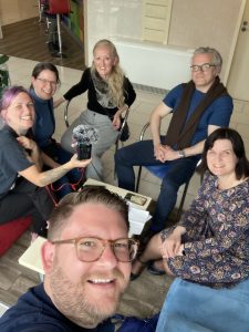 Selfie der Podcast-Gruppe bei Interview