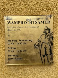 Firmenschild Blattgoldschlägerei Wamprechtsamer